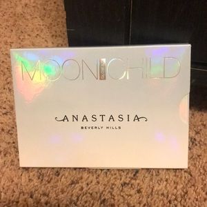 Anastasia Beverly Hills Moon Child Glow Palette